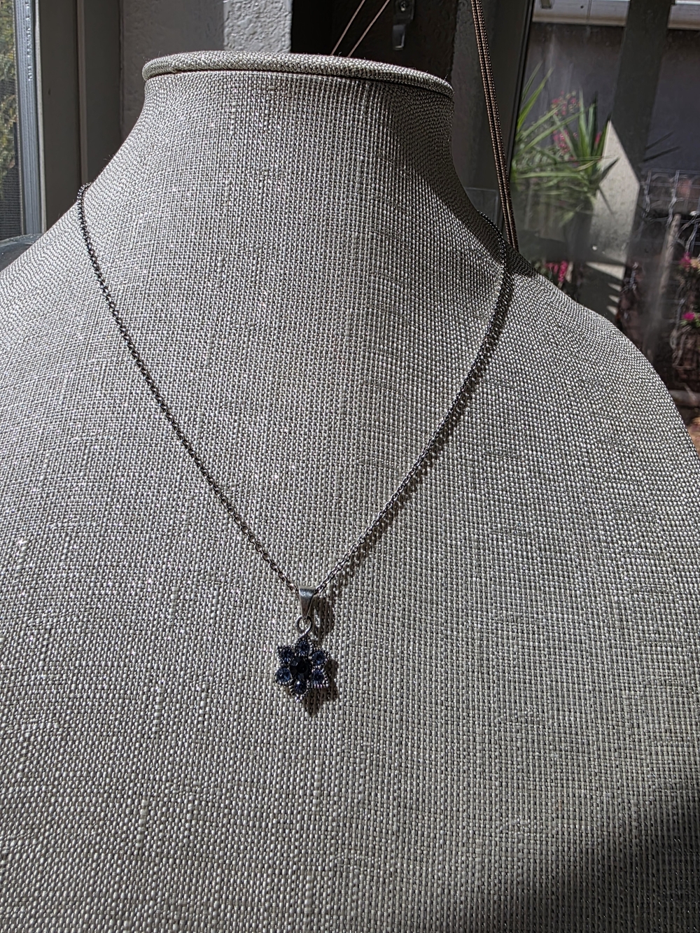 925 delicate, vintage-inspired flower cluster 16" pendant necklace - Picture 4 of 15